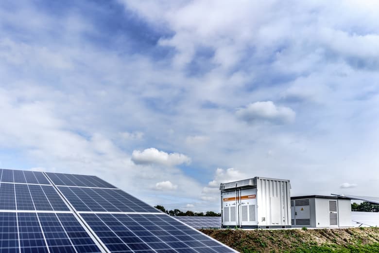 Saharazand op Zonnepanelen: Verlies en Schoonmaken